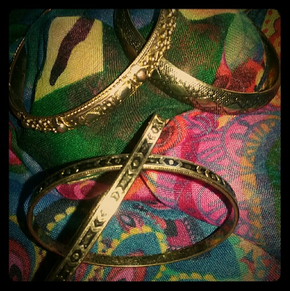 Set of 4 vintage bangles